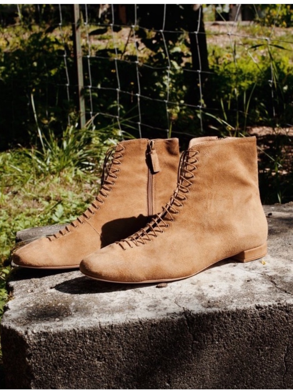 Doen Victoriana Suede Boot in Tan